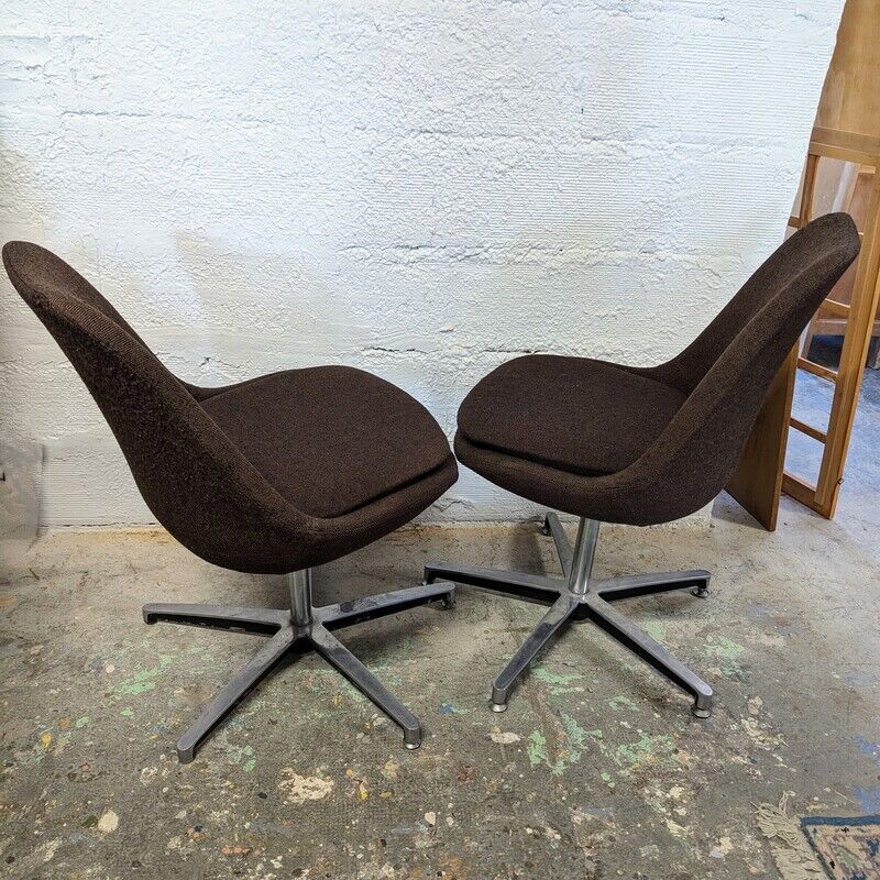 Swivel vintage chair