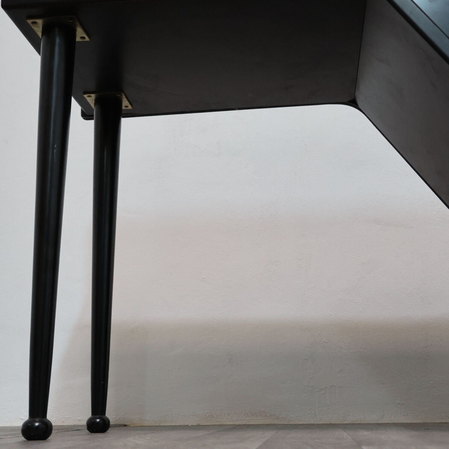 Paolo Pallucco Attr. Panchetta Con Tavolino E Portariviste Postmoderno