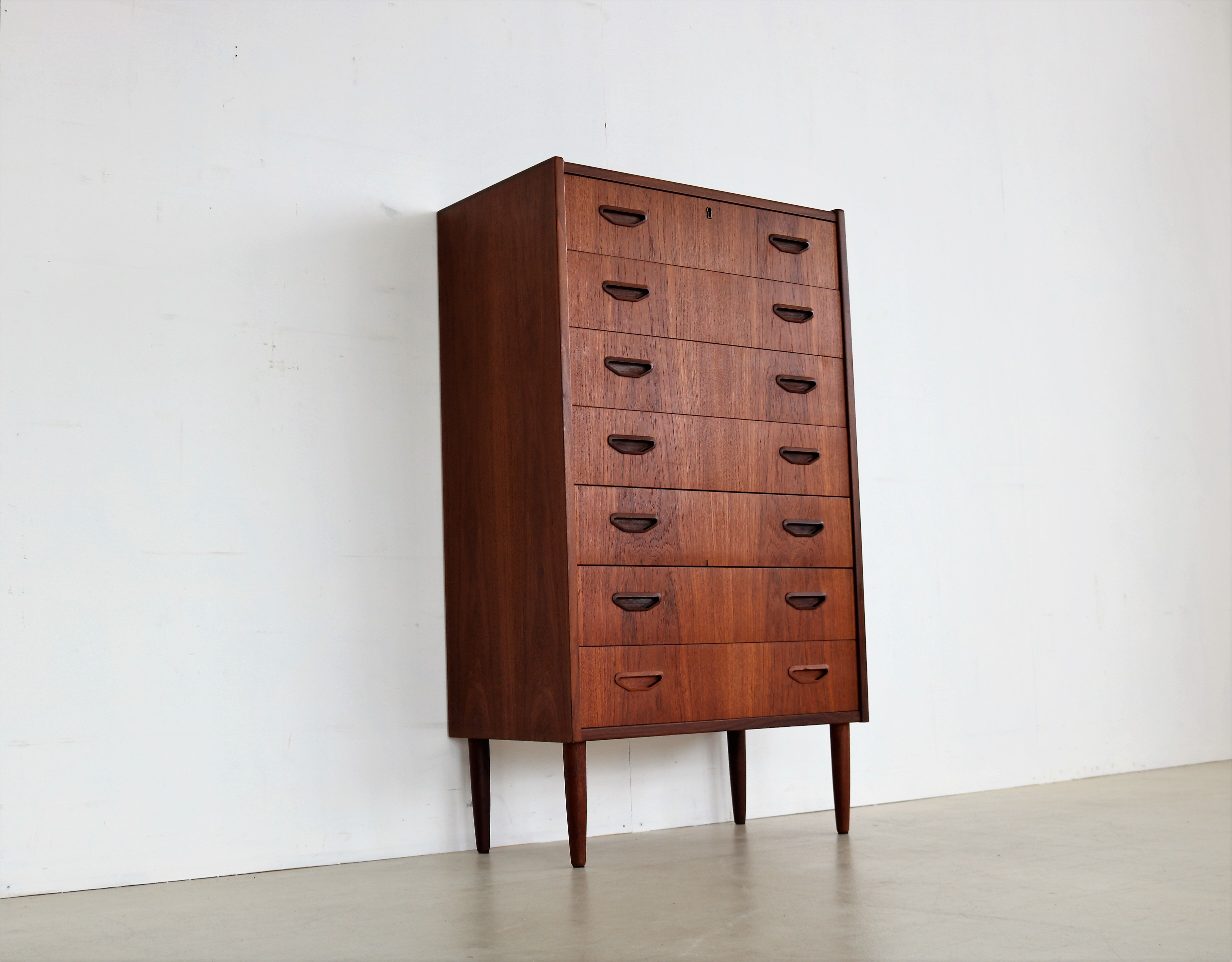 Vintage teak 'tallboy' chest of drawers