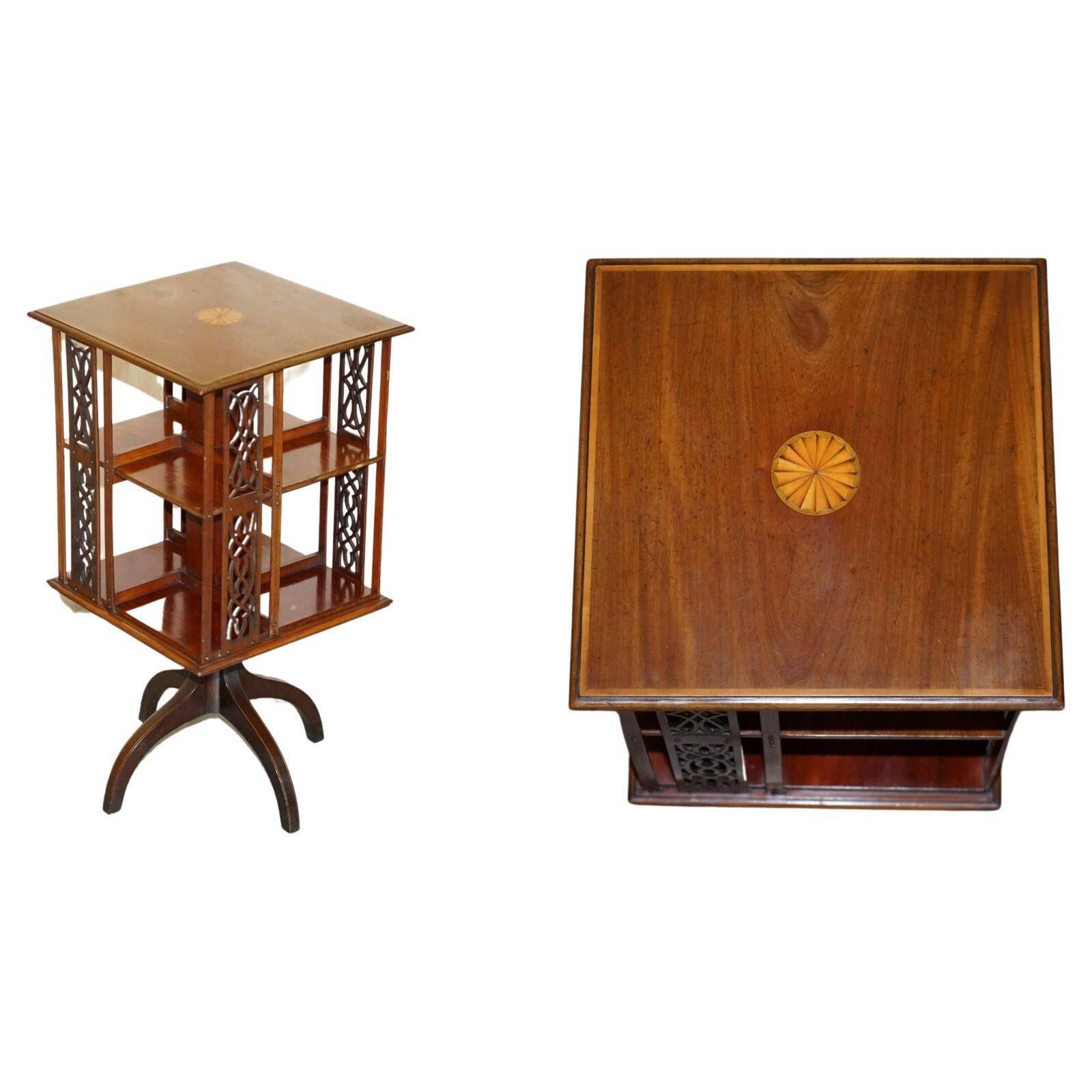 Table d'appoint bibliothèque tournante style Sheraton en bois dur et satinwood