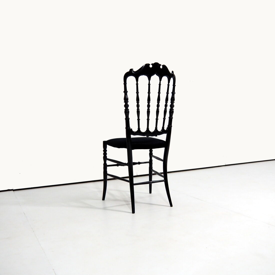 Decorative 'Chiavari' chair designed by Gaetano Descalzi