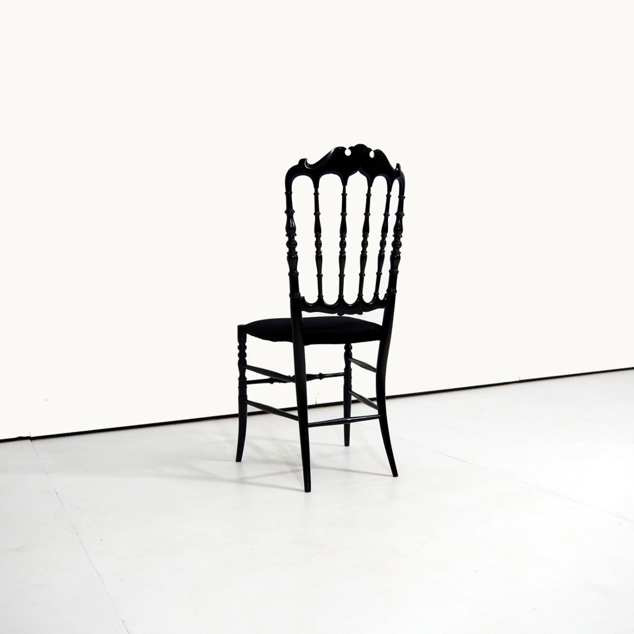 Decorative 'Chiavari' chair designed by Gaetano Descalzi