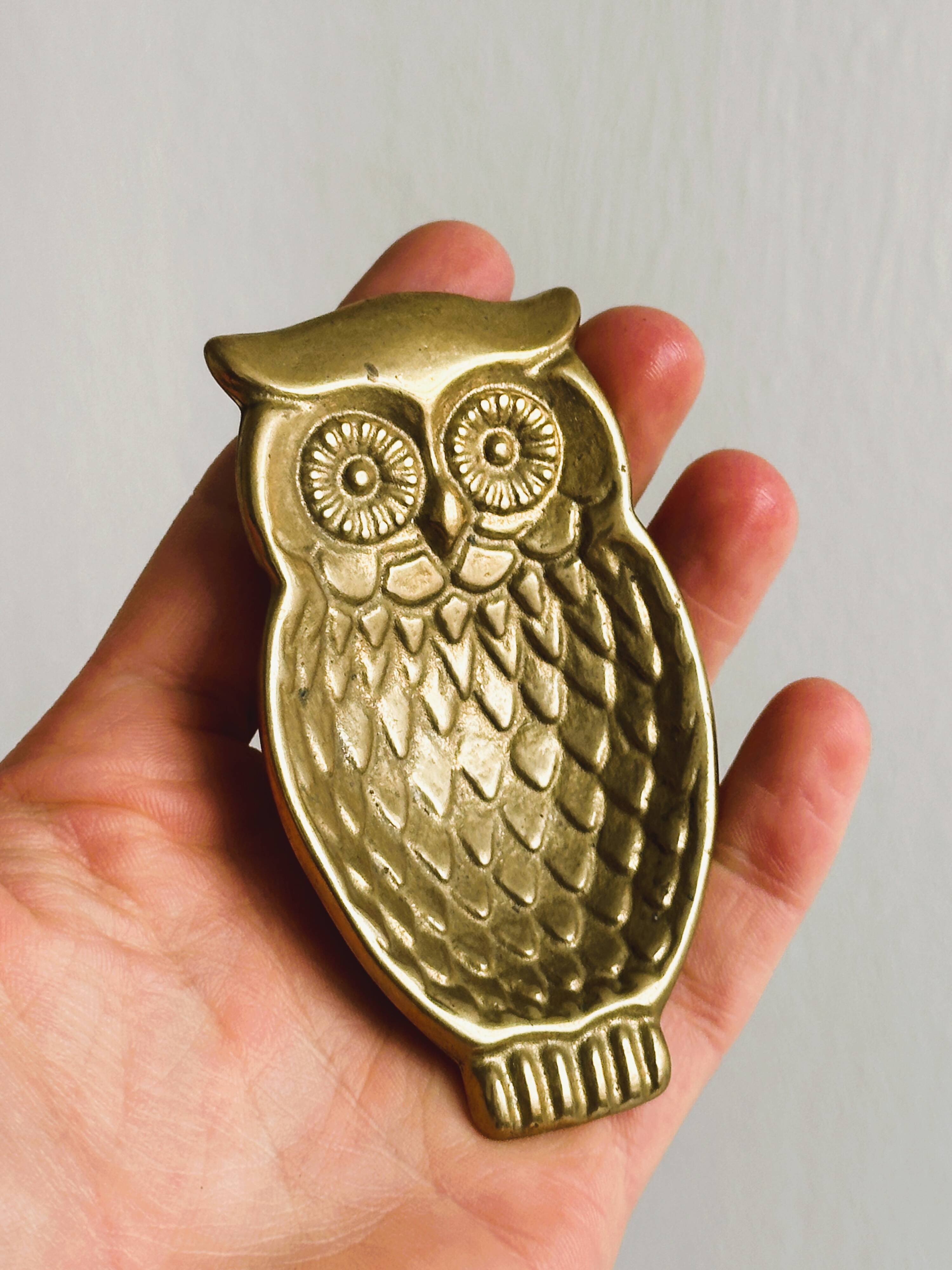 Gold metal owl pocket emptier