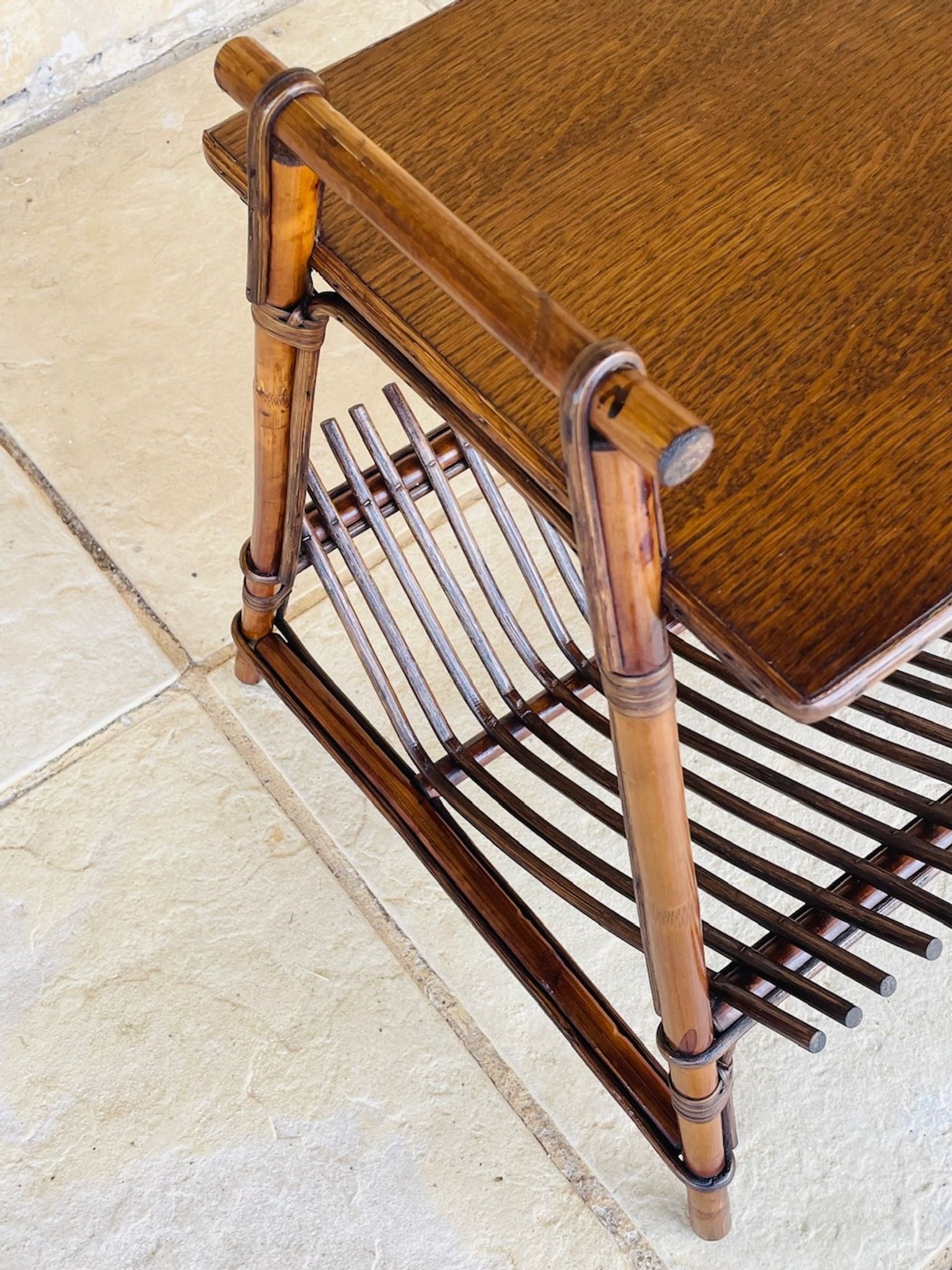 Table d'appoint avec porte revues vintage Rotin Bambou 1970s