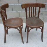 Paire de chaises bistrot anciennes avec patine foncée