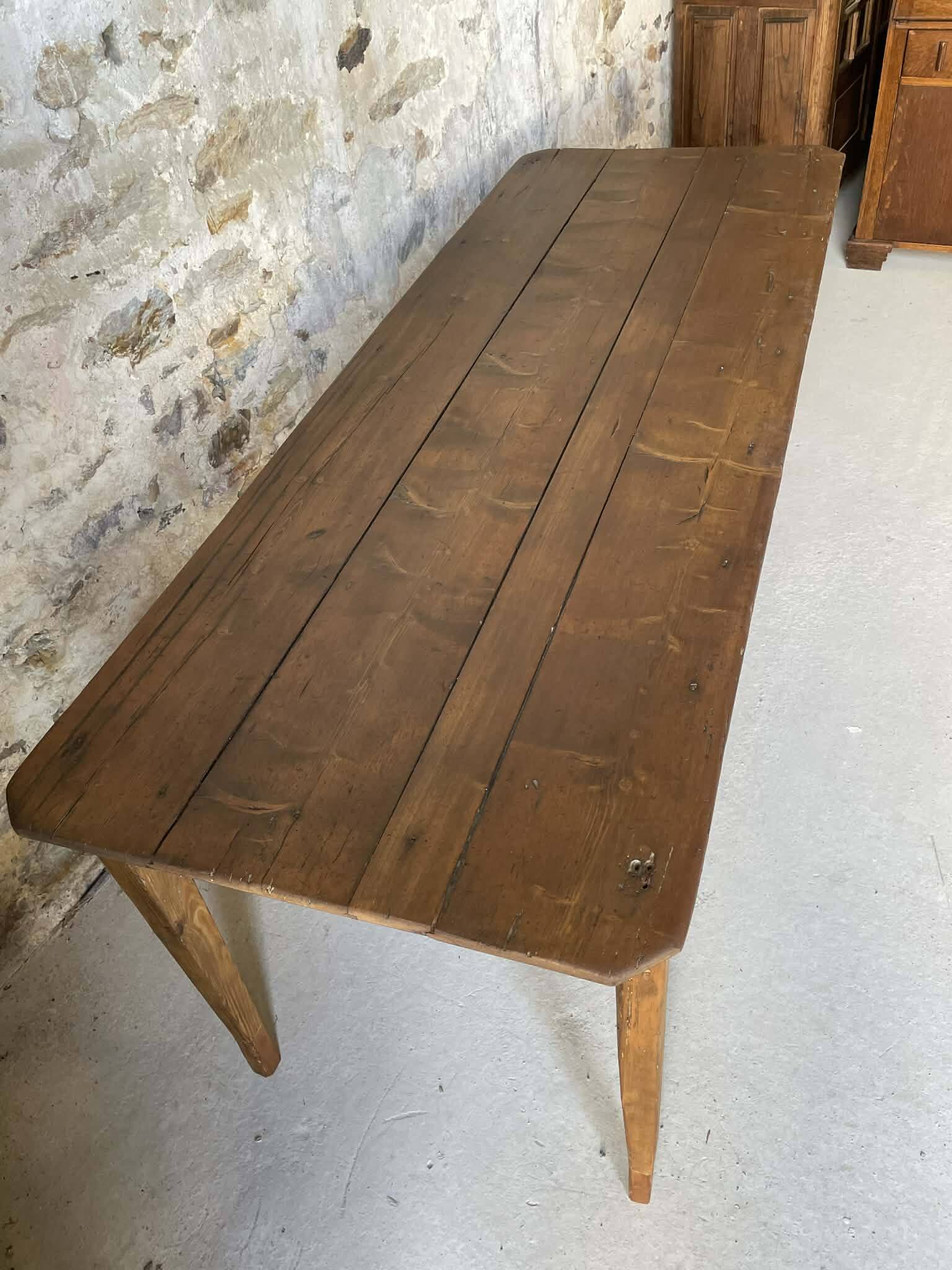 Antique wooden table with tapered legs – 200 cm