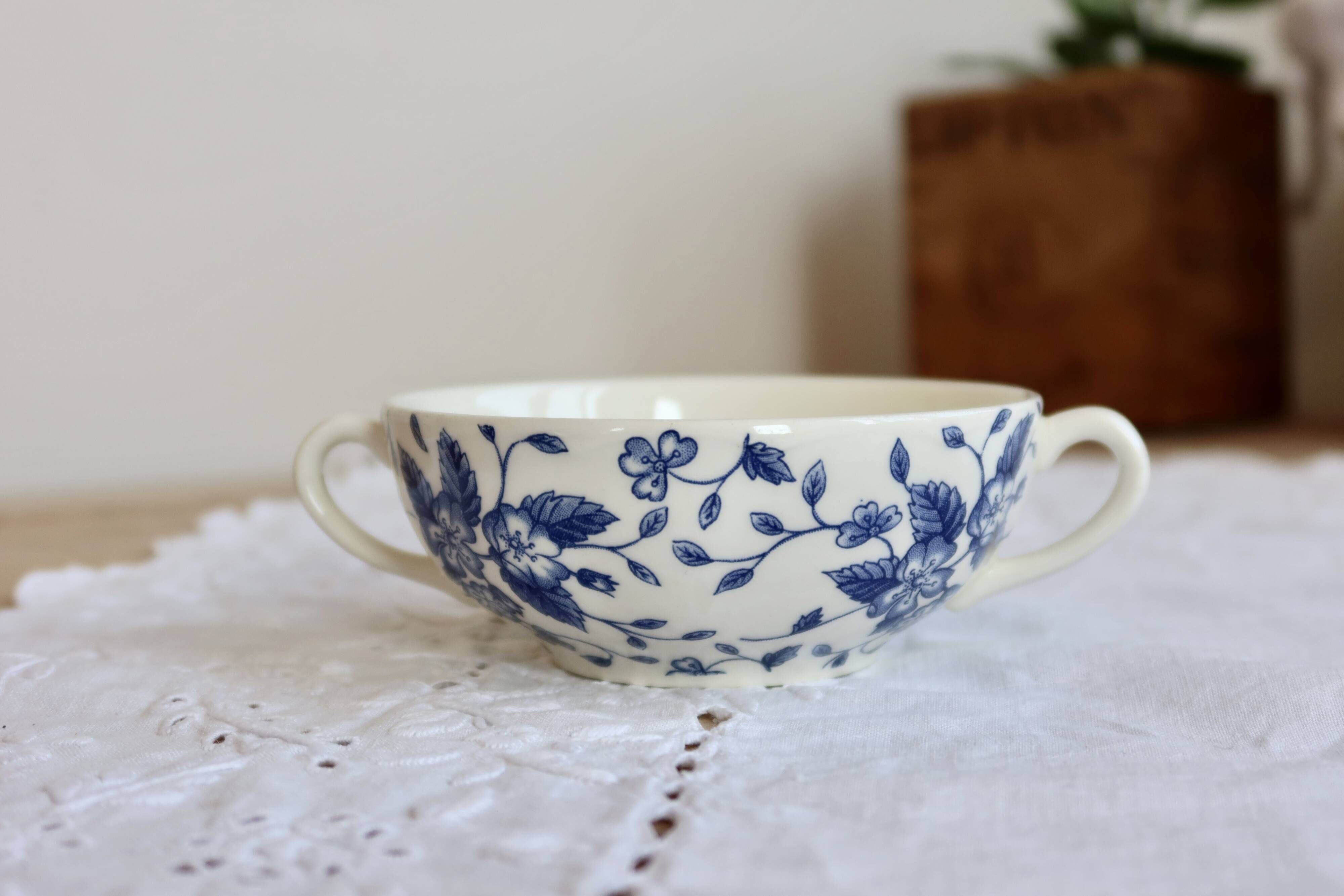 Vintage cup with double handles – Royal Tudor “Bouquet” blue
