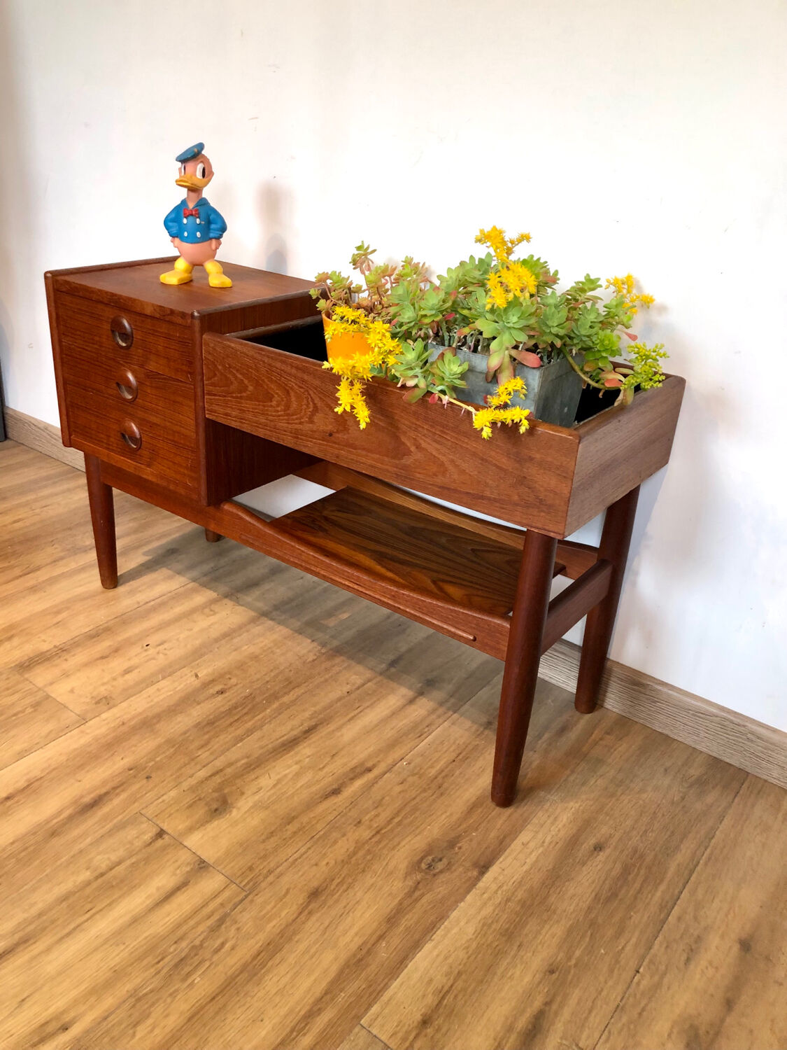 Scandinavian planter