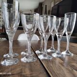 Set of 9 matching vintage glasses in 3 different sizes