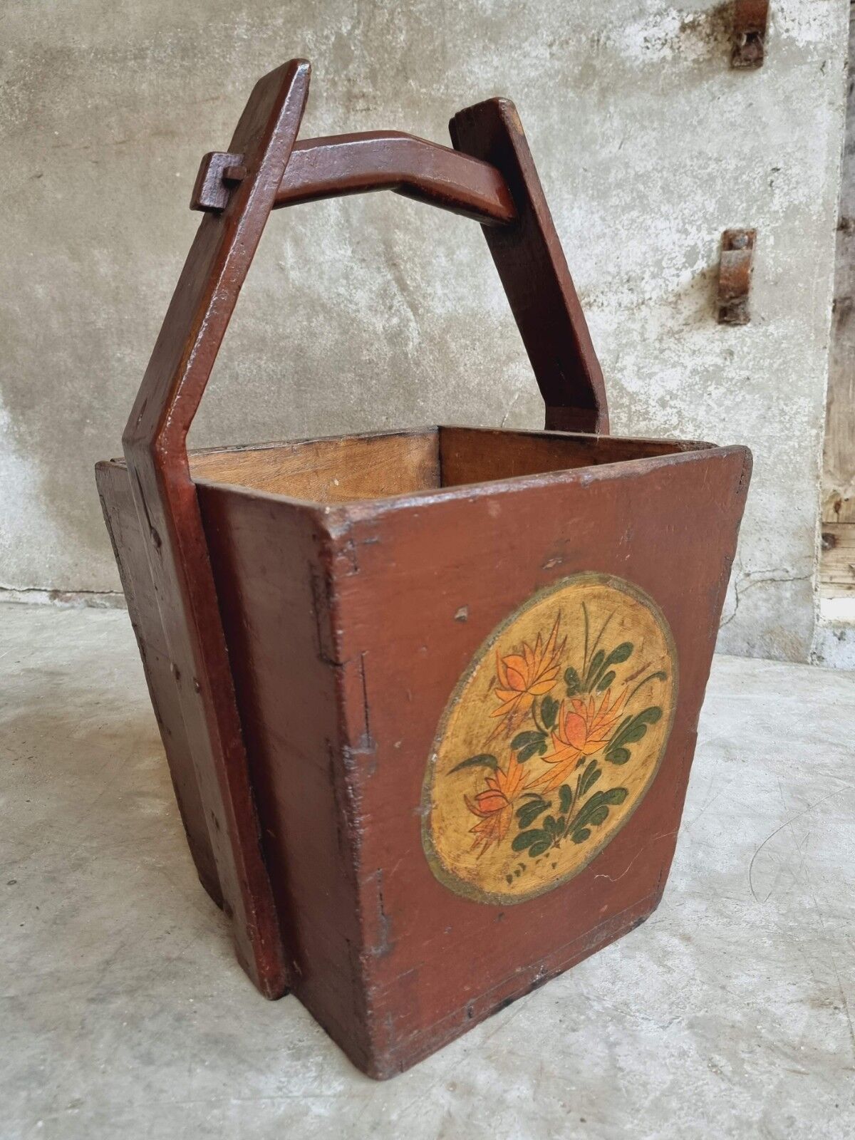 Wooden rice bucket