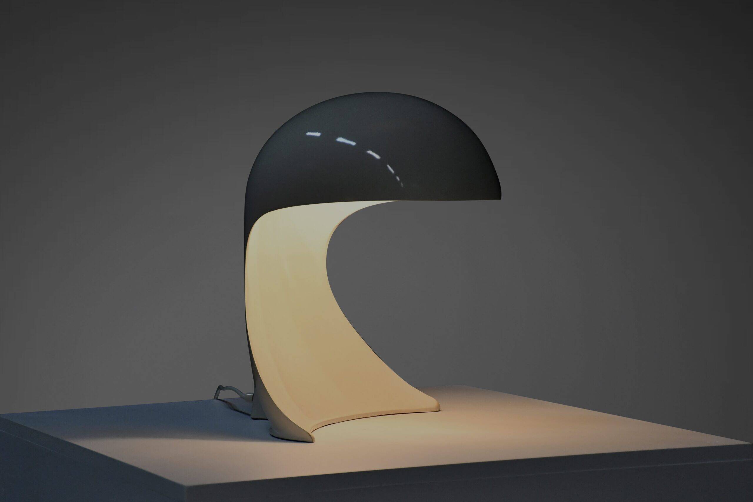 Metal 'Dania' table lamp by Dario Tognon and Studio Celli for Artemide