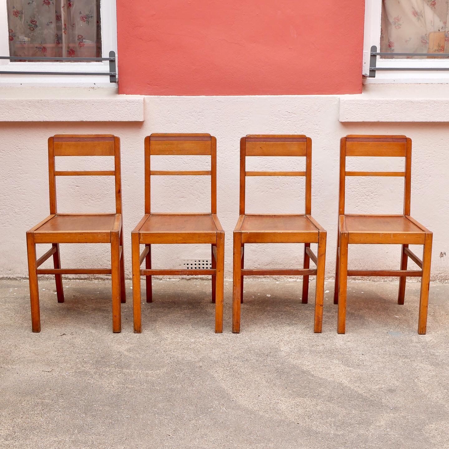 Série de 4 chaises bistrot en bois