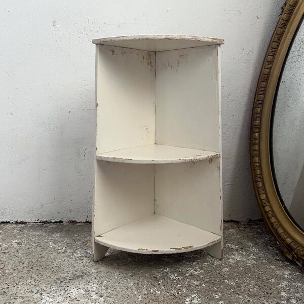 Encoignure étagères de cuisine