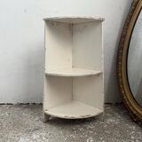 Corner kitchen shelves