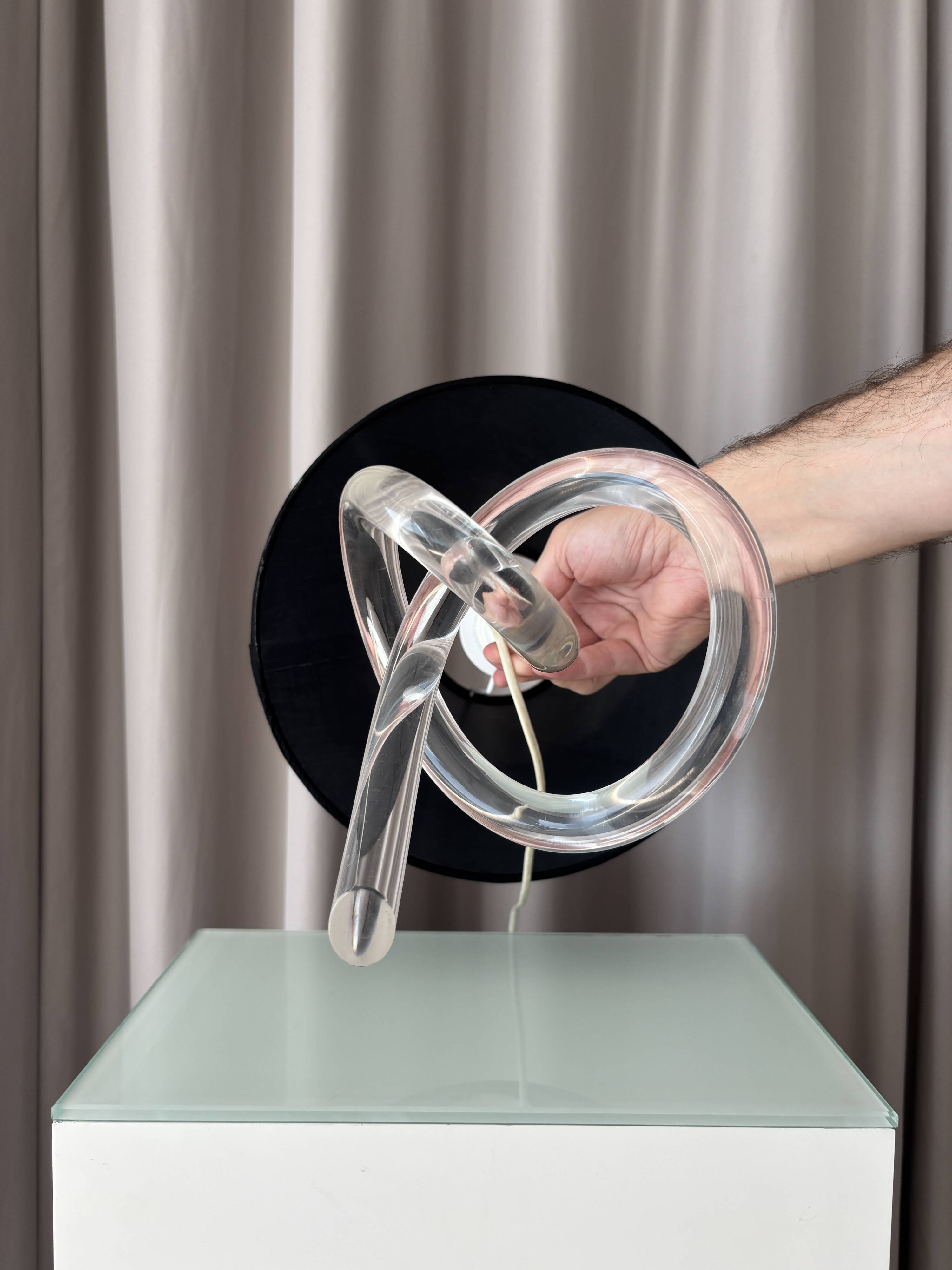 1970s Lucite Knot Table Lamp Attributed to Elaine Bscheider for Dorothy Tho