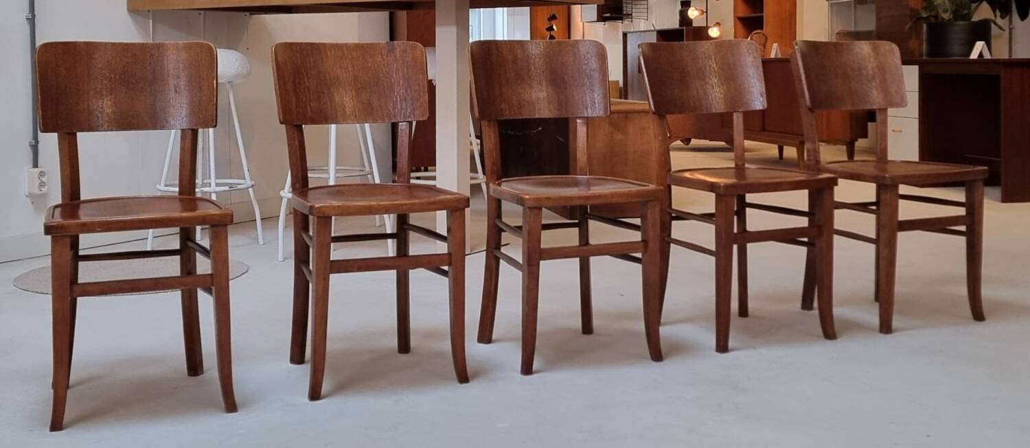 Chaises du milieu du siècle
