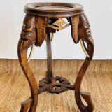 Sellette en bois sculpté, plateau en marbre rouge, début XXe