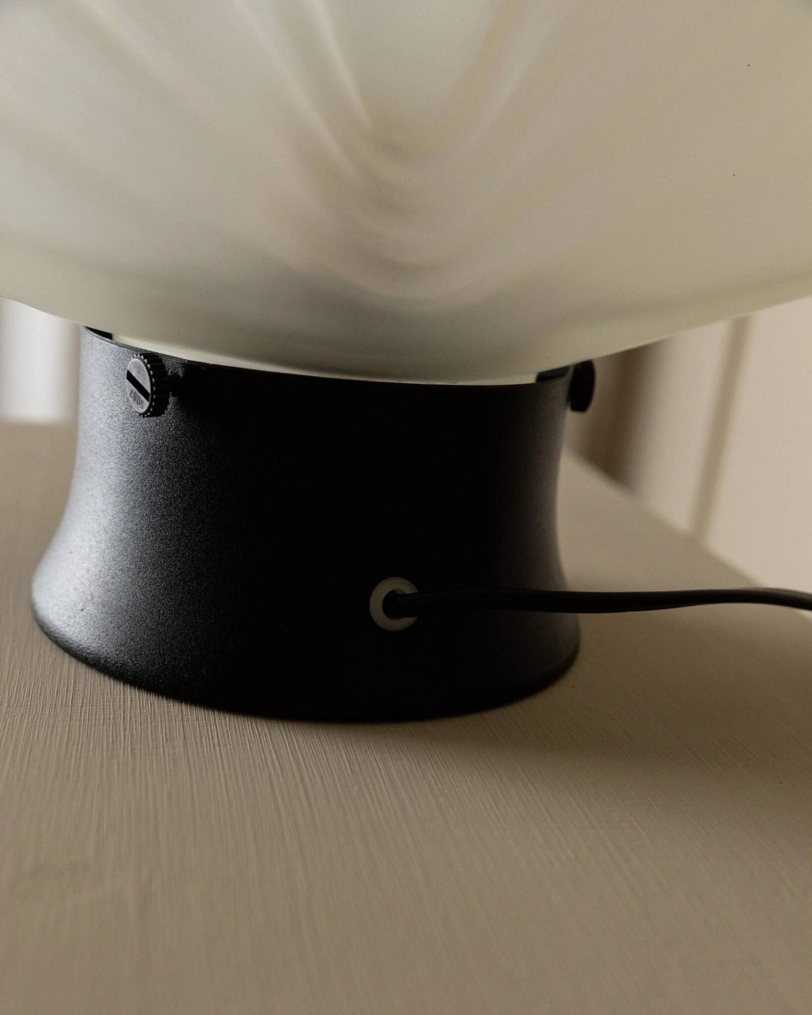Opaline white Murano glass shell lamp with black metal base – 1980s Italian Memphis-inspired design