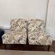 Paire de chauffeuses — tissu chinoiserie oiseaux exotiques