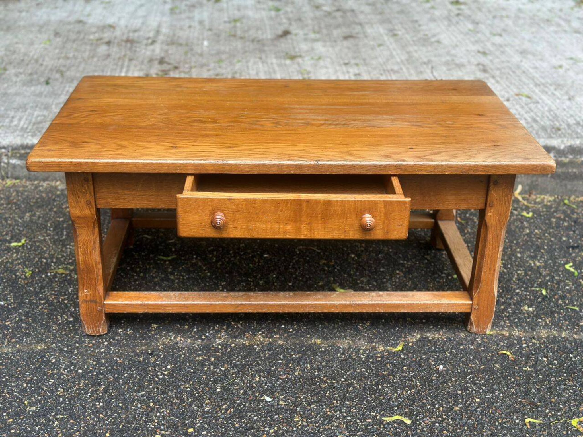 Table basse de ferme en chêne massif 1950 de 105cm