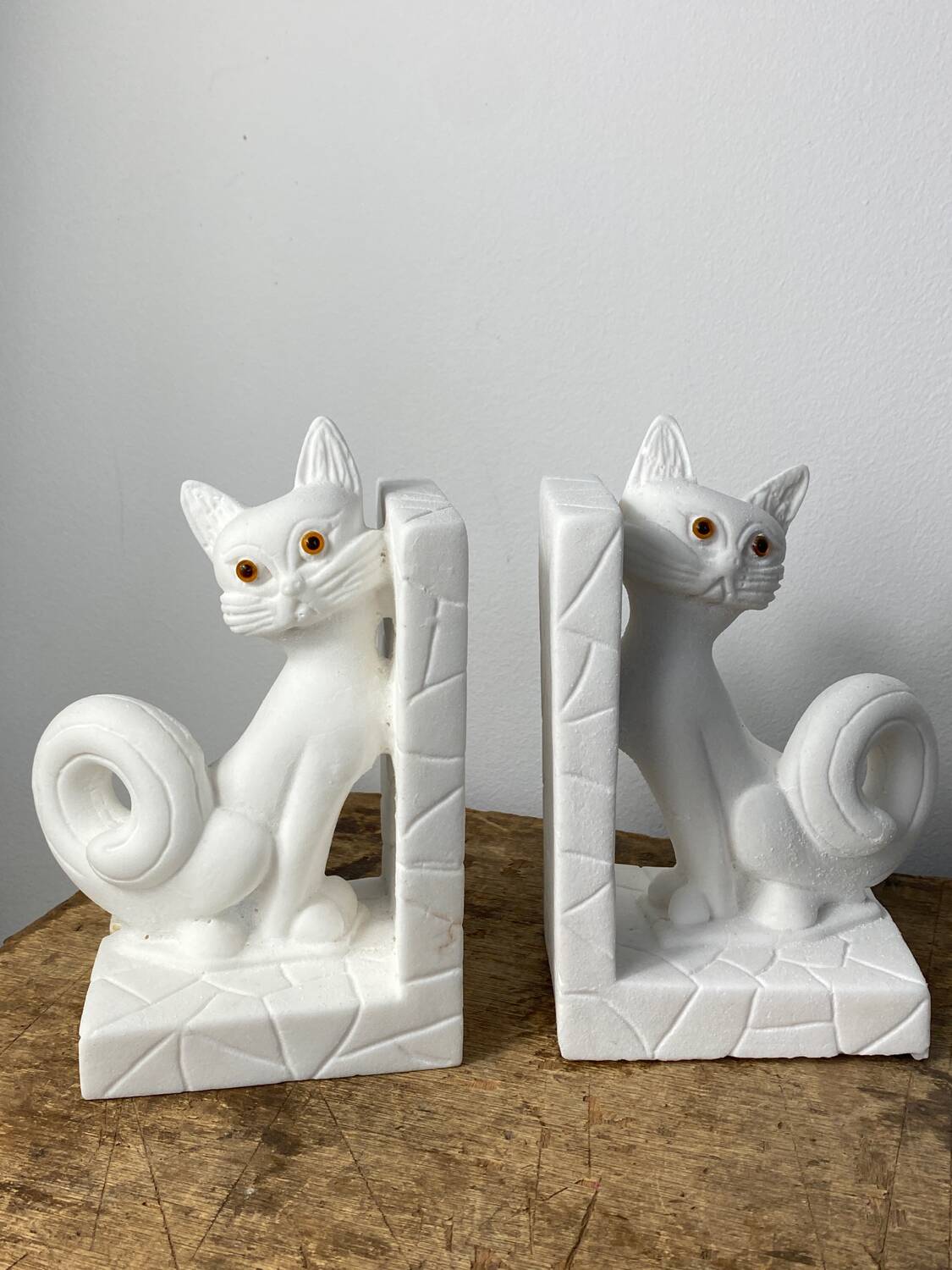 Paire de serre-livres chat en pierre vintage