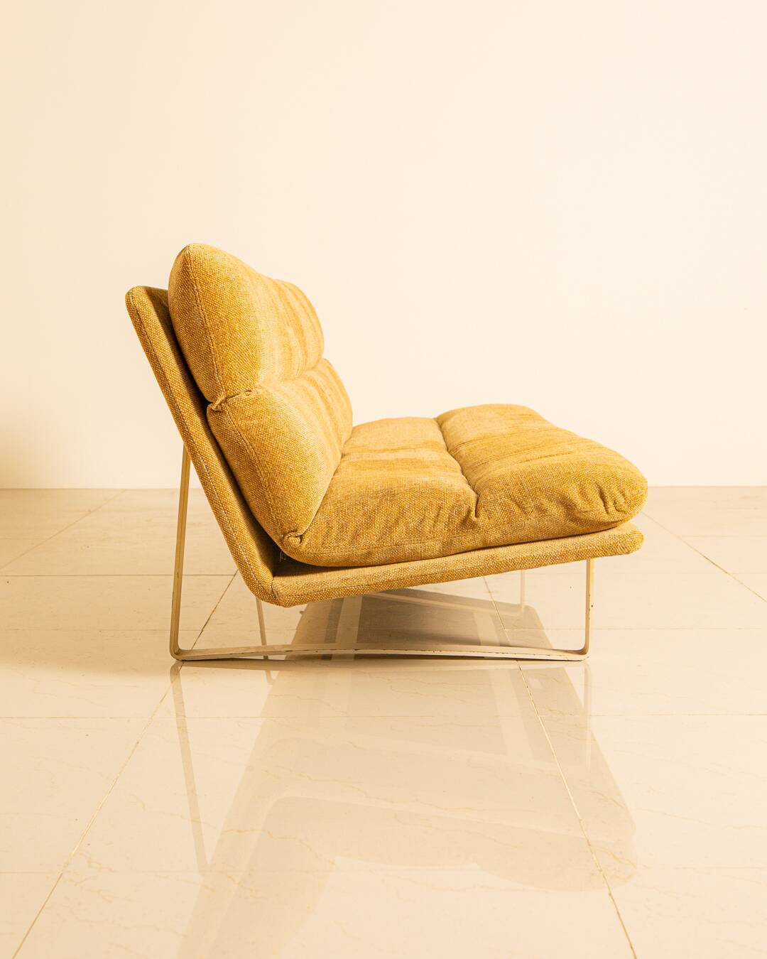 Cream "C683" sofa by Kho Liang for Artifort 80's