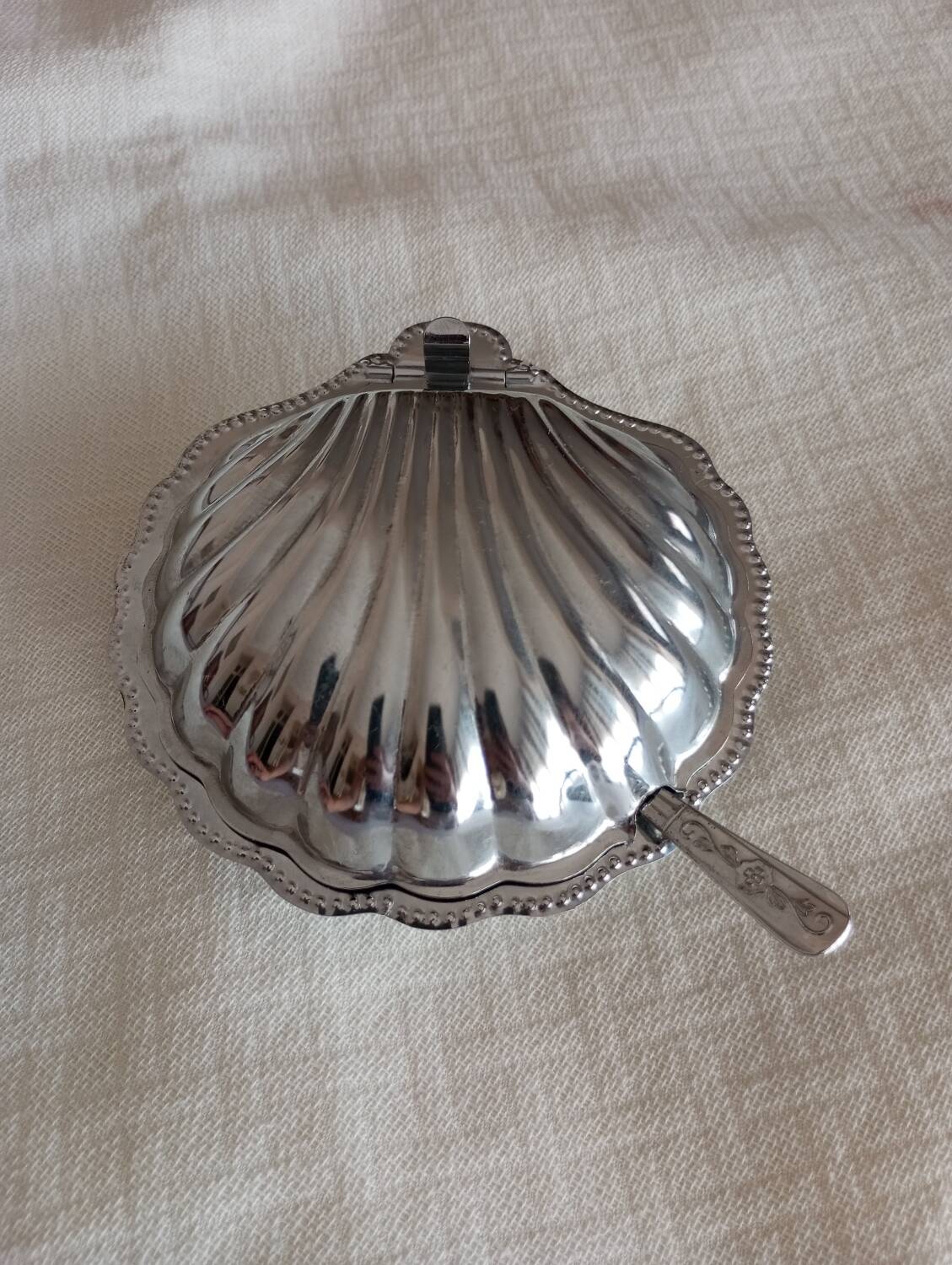 Shell butter dish