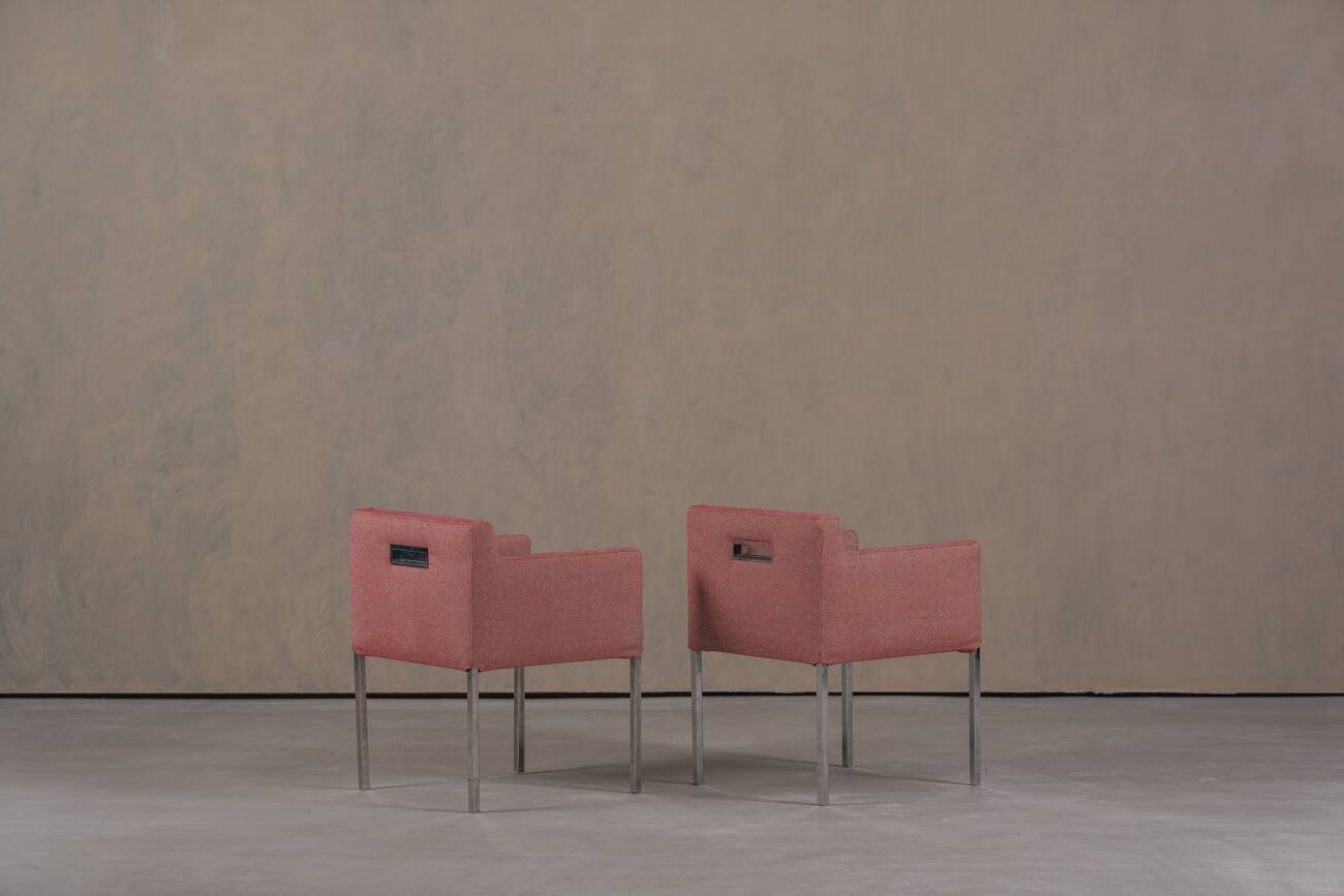 2 fauteuils Ligne Roset en tissu rose, France années 2000