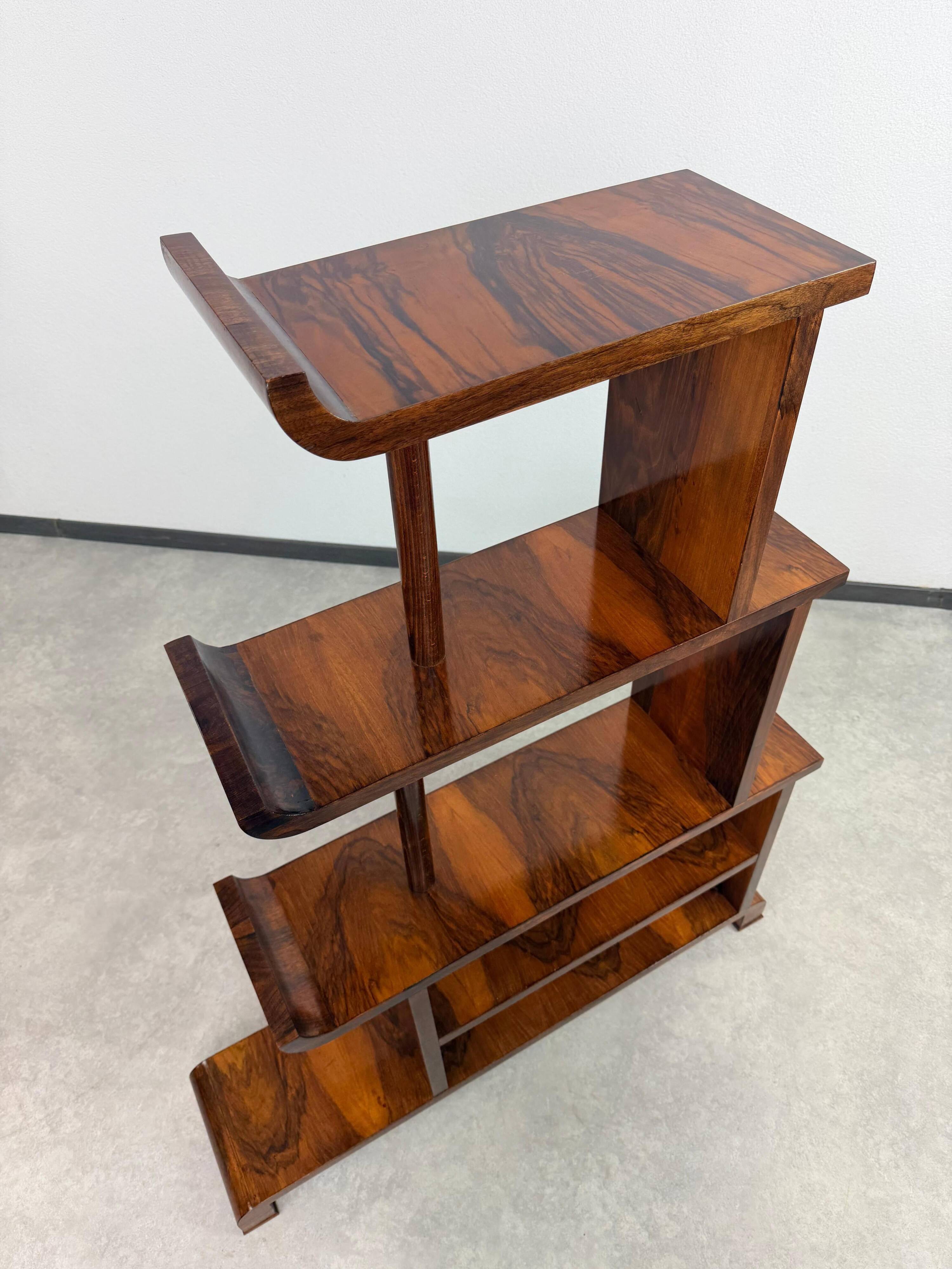 Paire de rares étagères à gradins / séparateurs de pièces de style Art Déco ancien