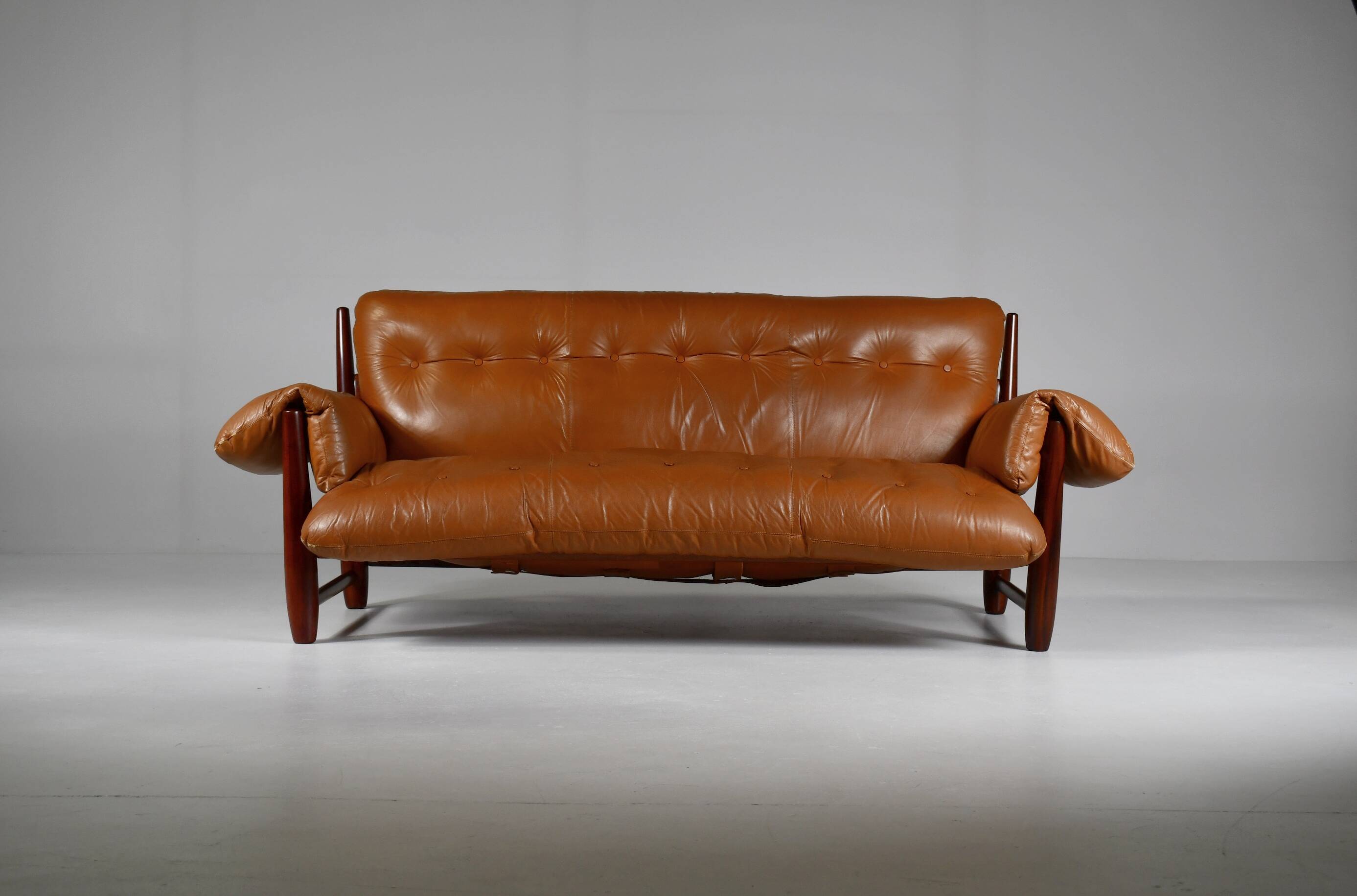 Mole sofa in leather by Sergio Rodrigues. 1960s Made in Brazil