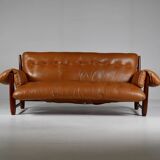 Mole sofa in leather by Sergio Rodrigues. 1960s Made in Brazil