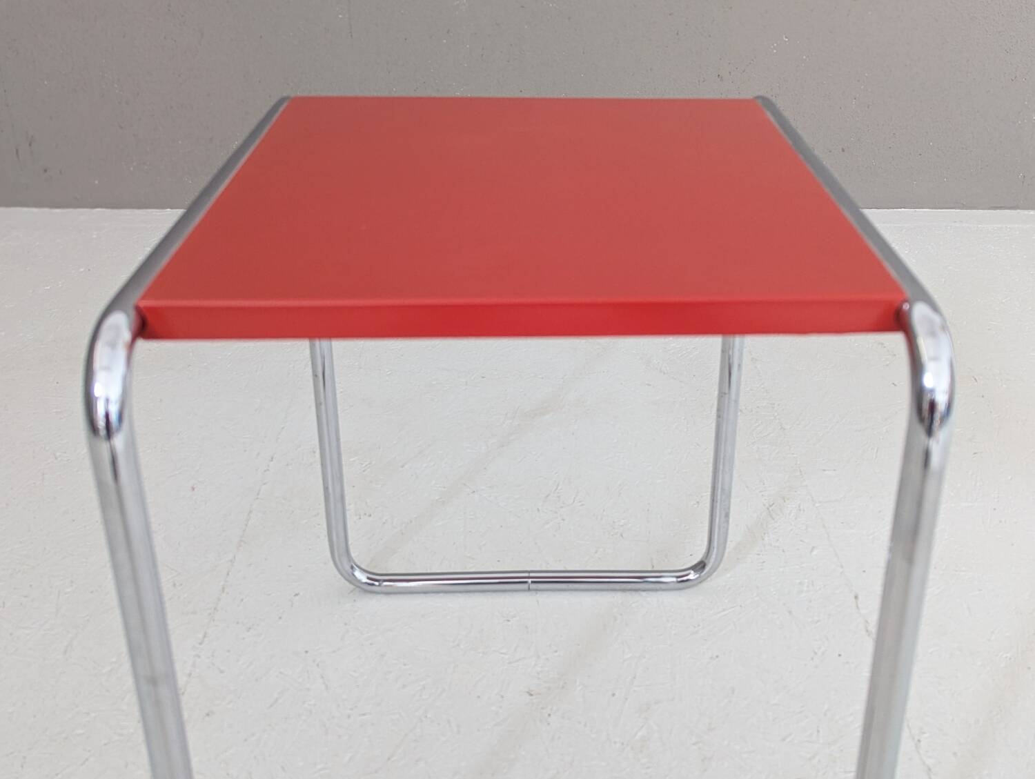 Table Thonet B9/b en acier tubulaire, conçue par Marcel Breuer, années 1930