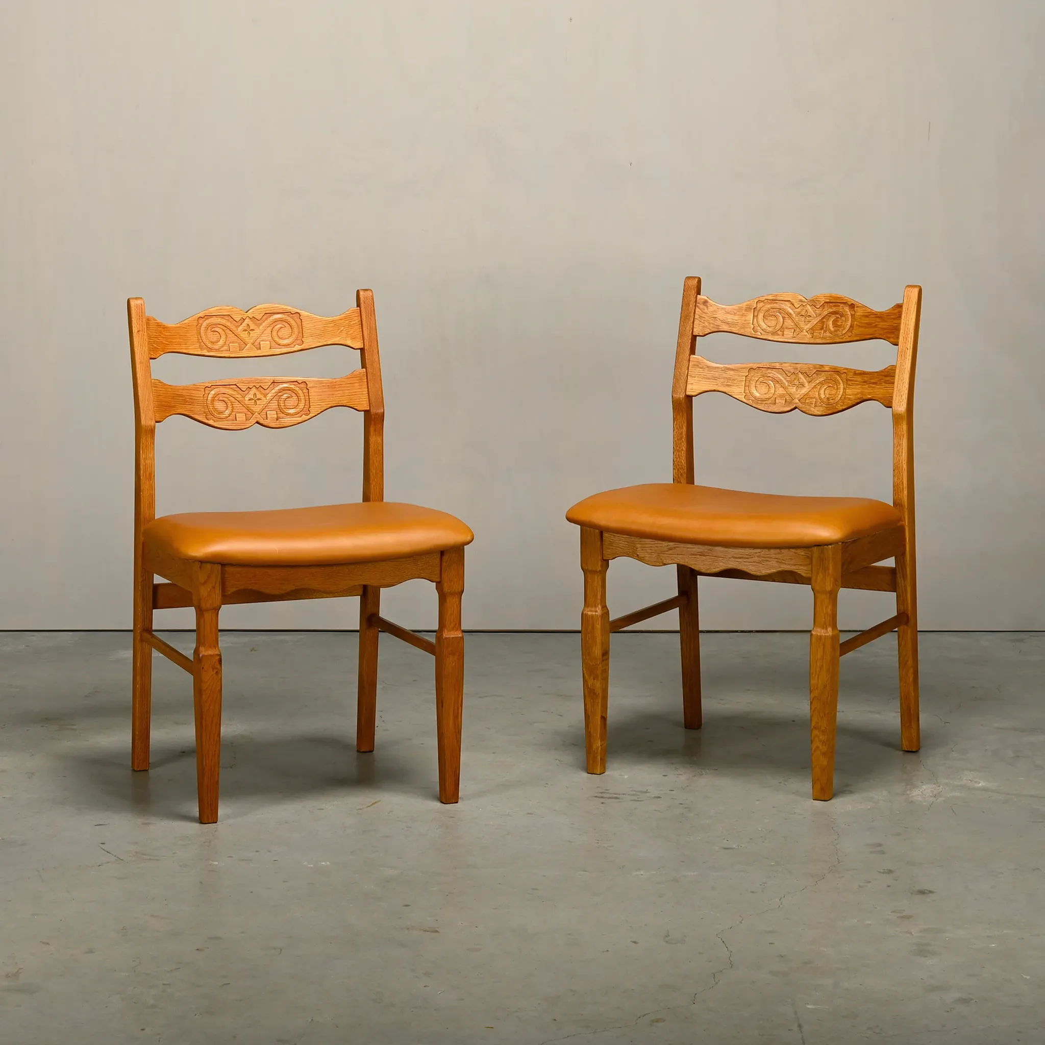 Chaises de salle à manger style Razorblade par Henning Kjærnulf en chêne et cuir, Danemark