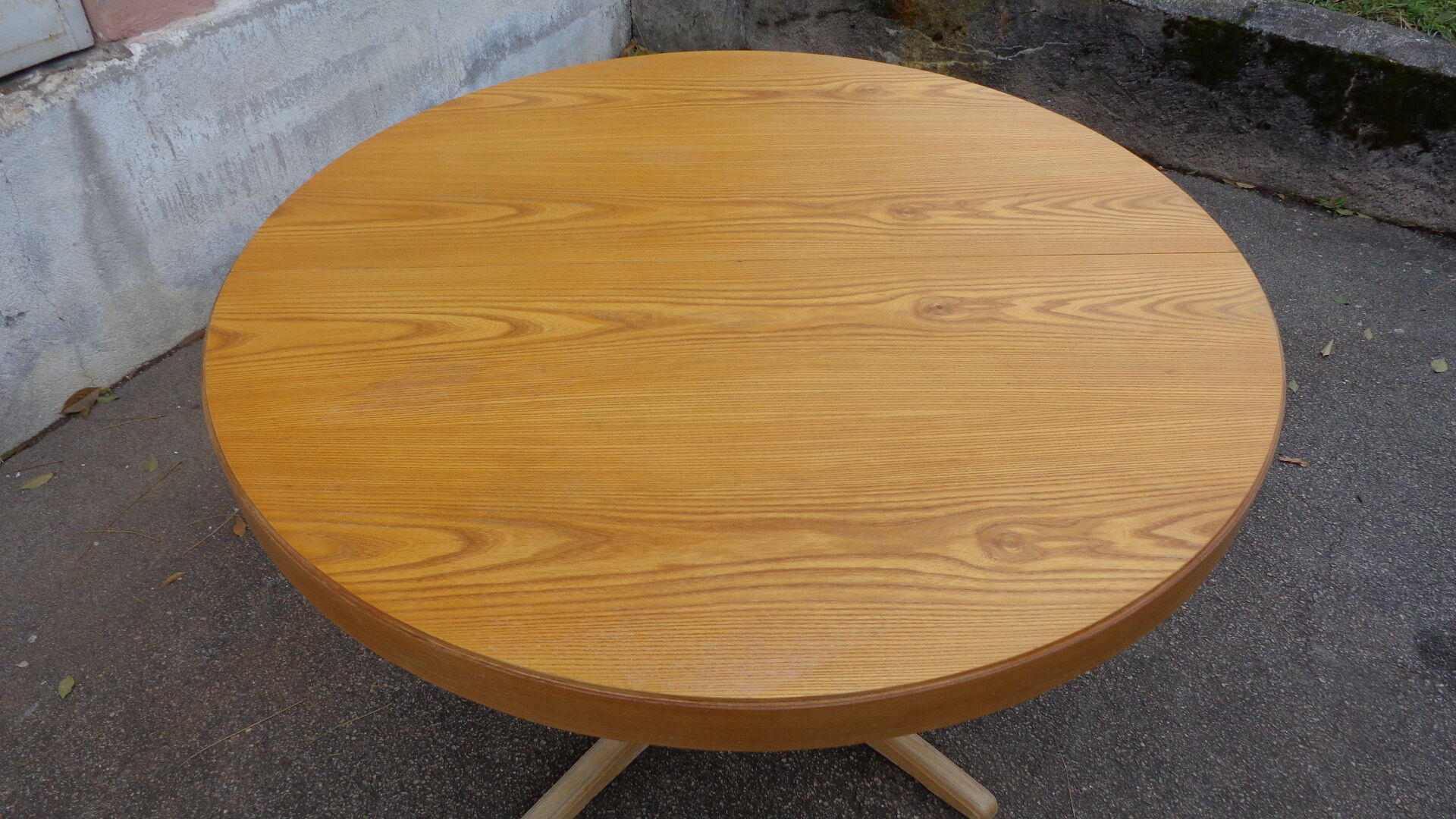 Baumann table in white wood