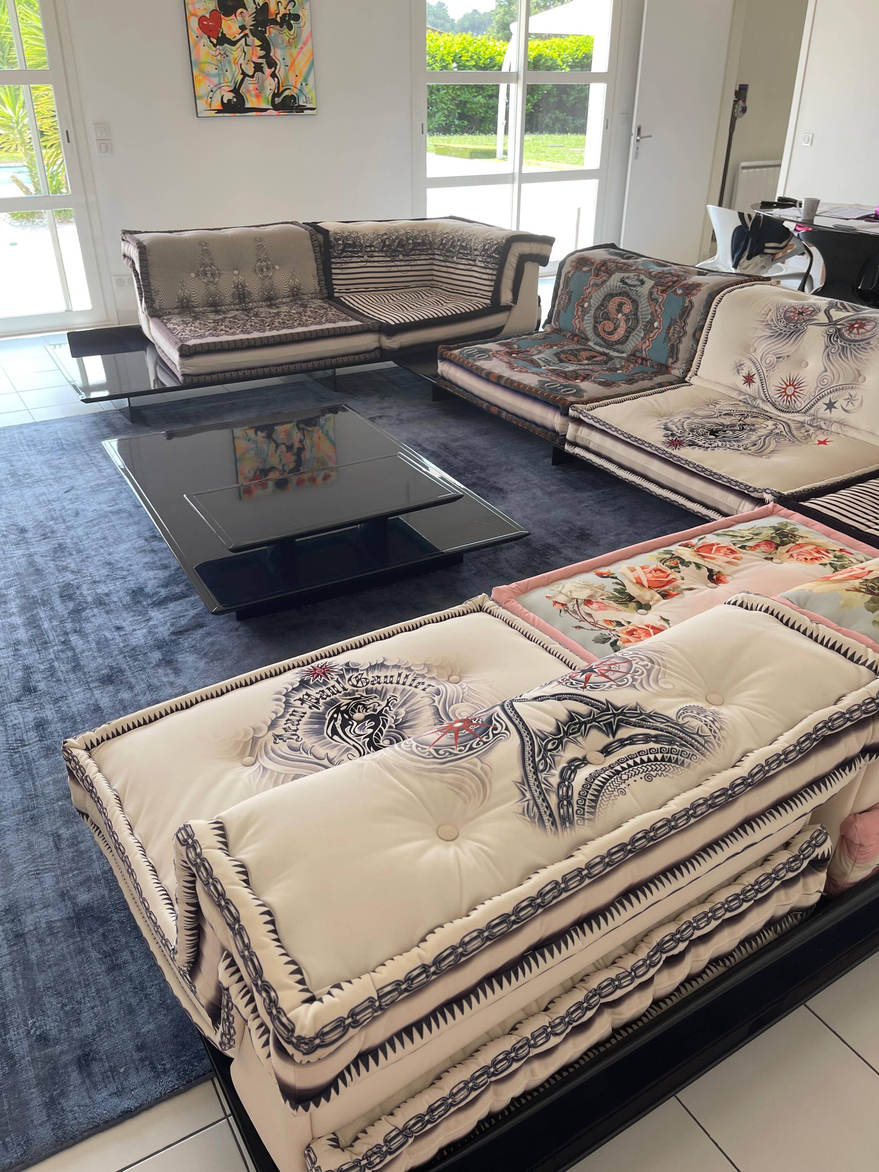 Ensemble Salon Mah Jong édition 'JP Gaultier' Roche Bobois, table + tapis