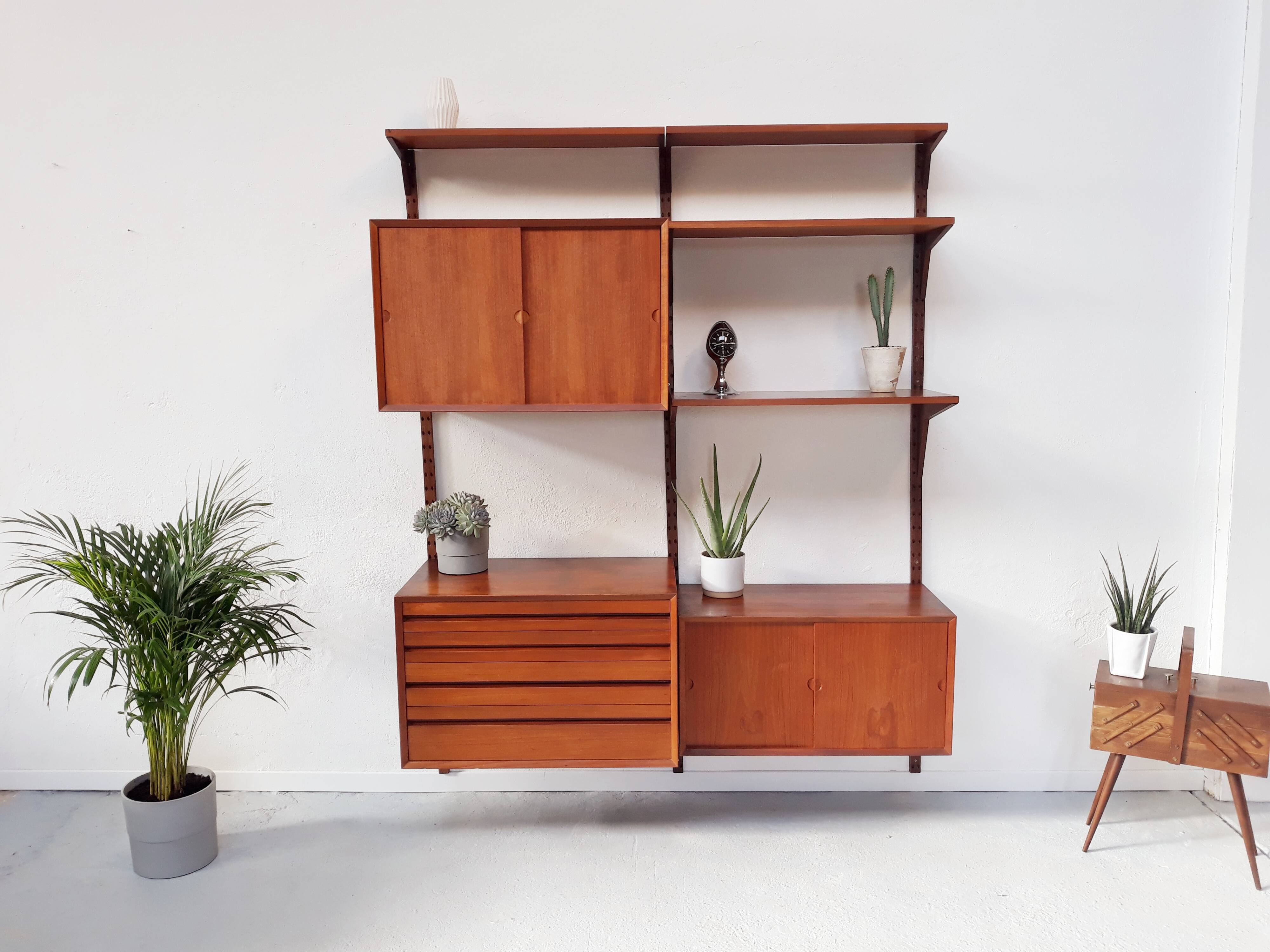 Étagère modulable scandinave en teck royal system par Poul Cadovius