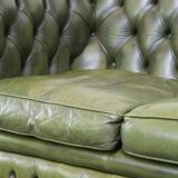 Canapé chesterfield 2,5 places en cuir de vache vert