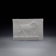 Bas-relief en plâtre – Divinité bélier de l'Égypte antique