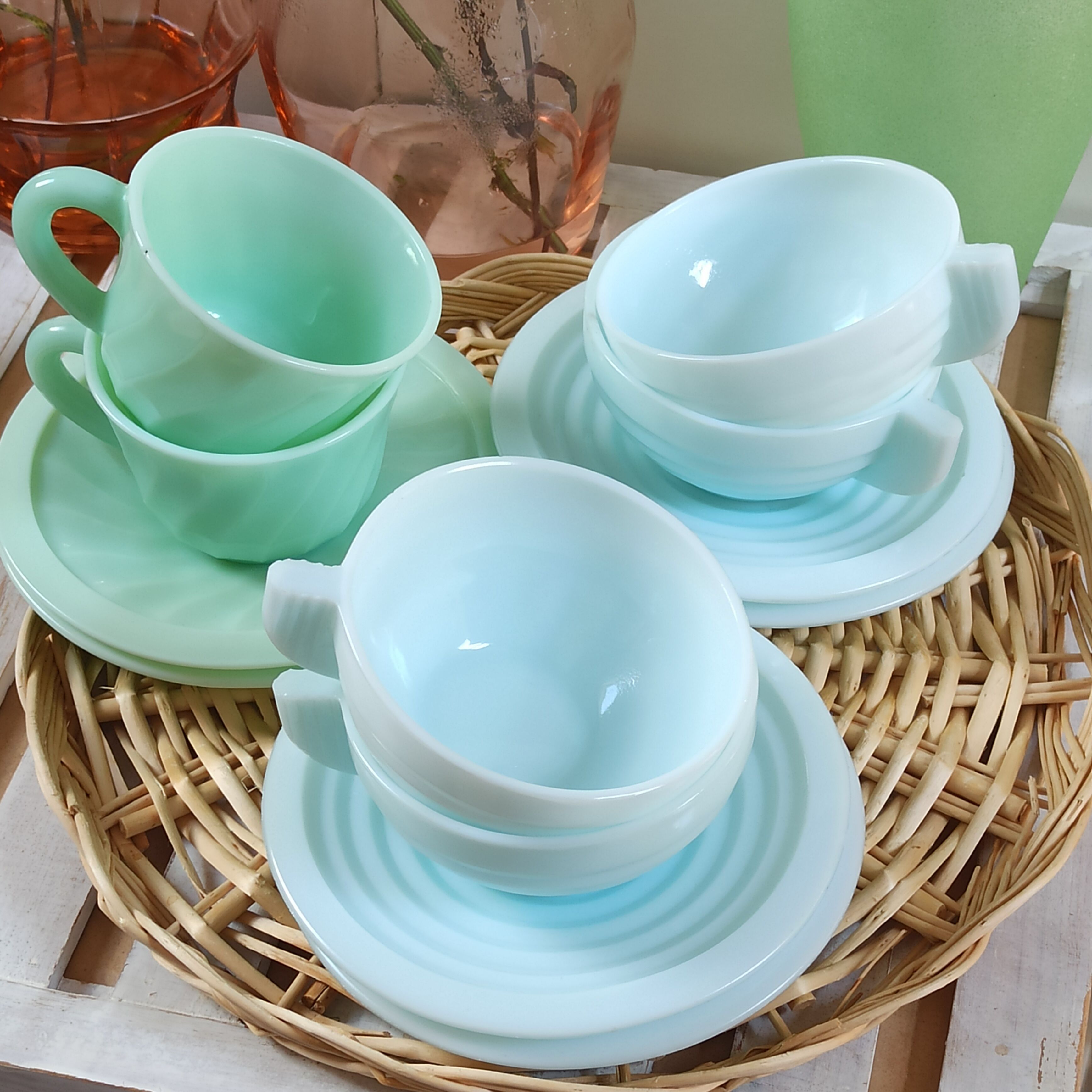 Vintage opaline jadeïte cups