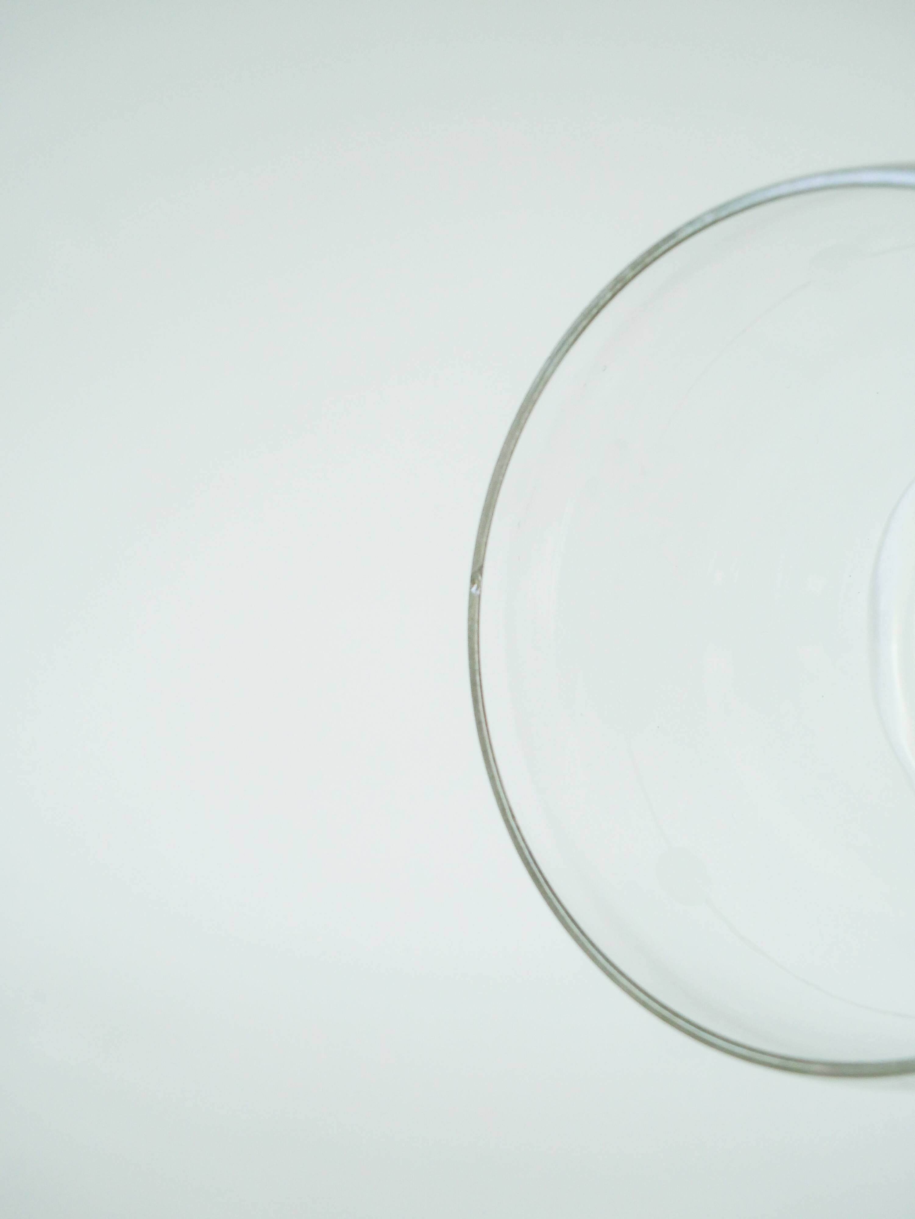 Set of 8 engraved champagne glasses, flower motifs, 1960