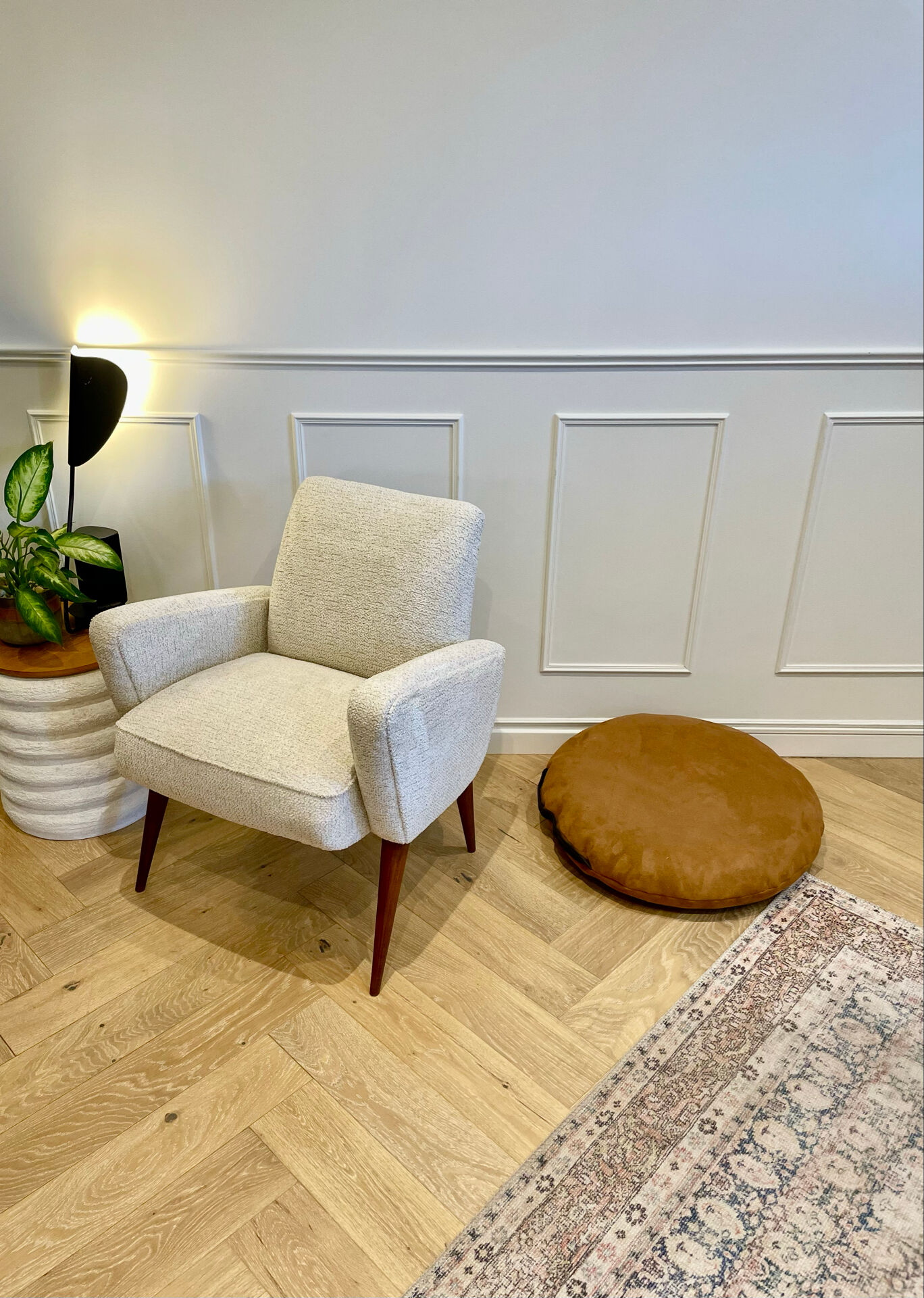 Vintage armchair – Ecru fabric – 1970s
