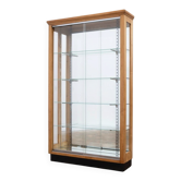 Vitrine en noyer blond à portes coulissantes en verre – XXe siècle