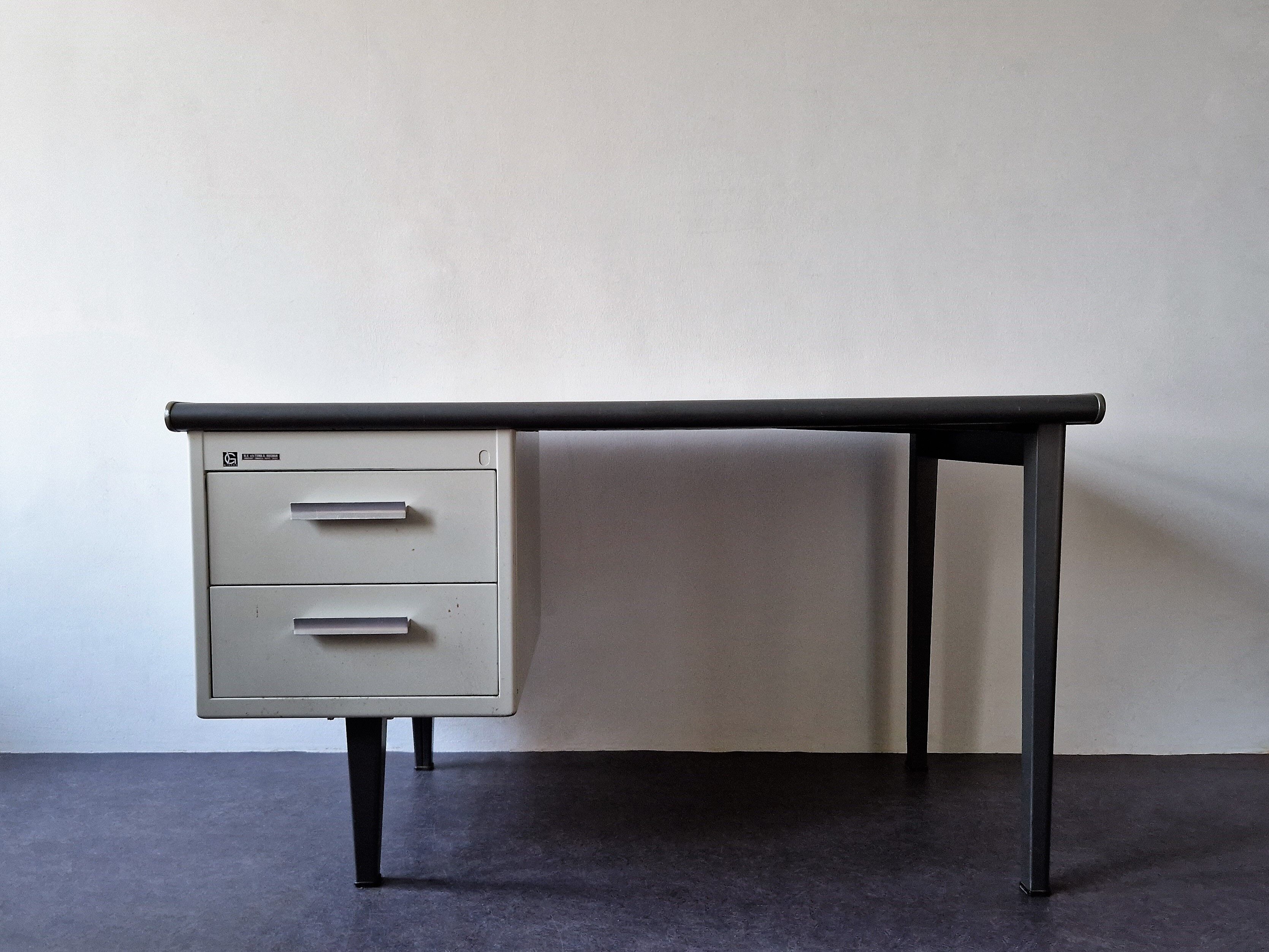 Industrial 7900 series 'Economy' desk by André Cordemeyer for Gispen, 1960's