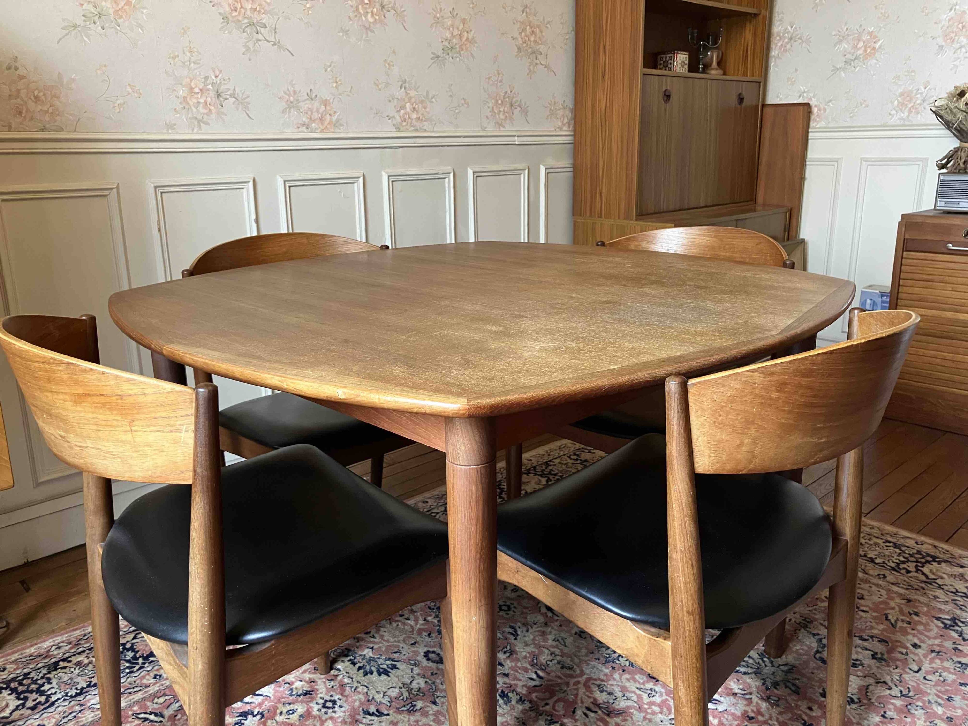 Danish vintage teak dining set – Jydsk Møbelindustri