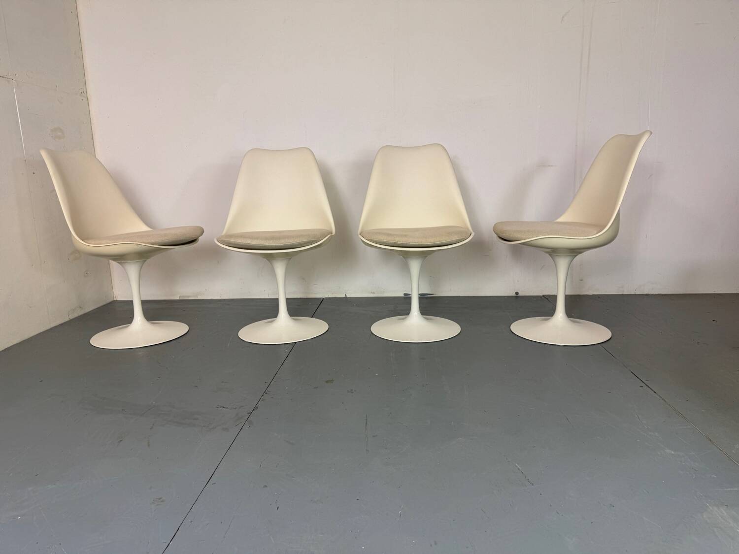 4 Mid-Century Modernist Space Age Tulip Chairs by Eero Saarinen Knoll, 1960s