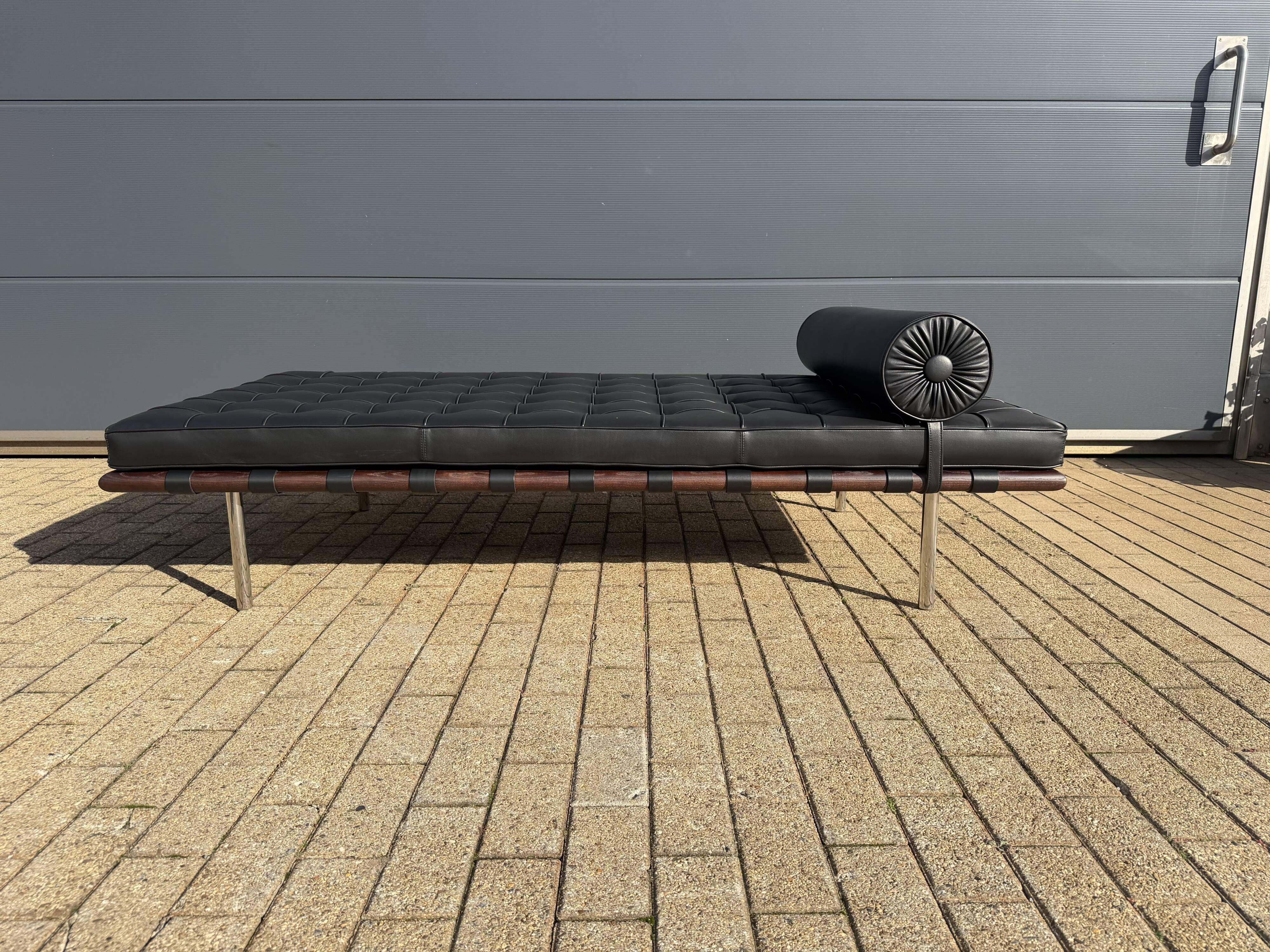 Knoll Barcelona Daybed Black Sabrina leather AS NEW!! Mies van der Rohe