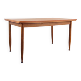 Scandinavian extendable table