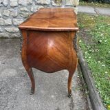 Beautiful marquetry dressing table with floral decoration, all curved (curved) faces in Louis XV style.