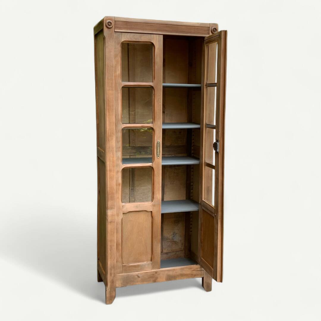 Armoire parisienne vitrée en bois brut, 1940