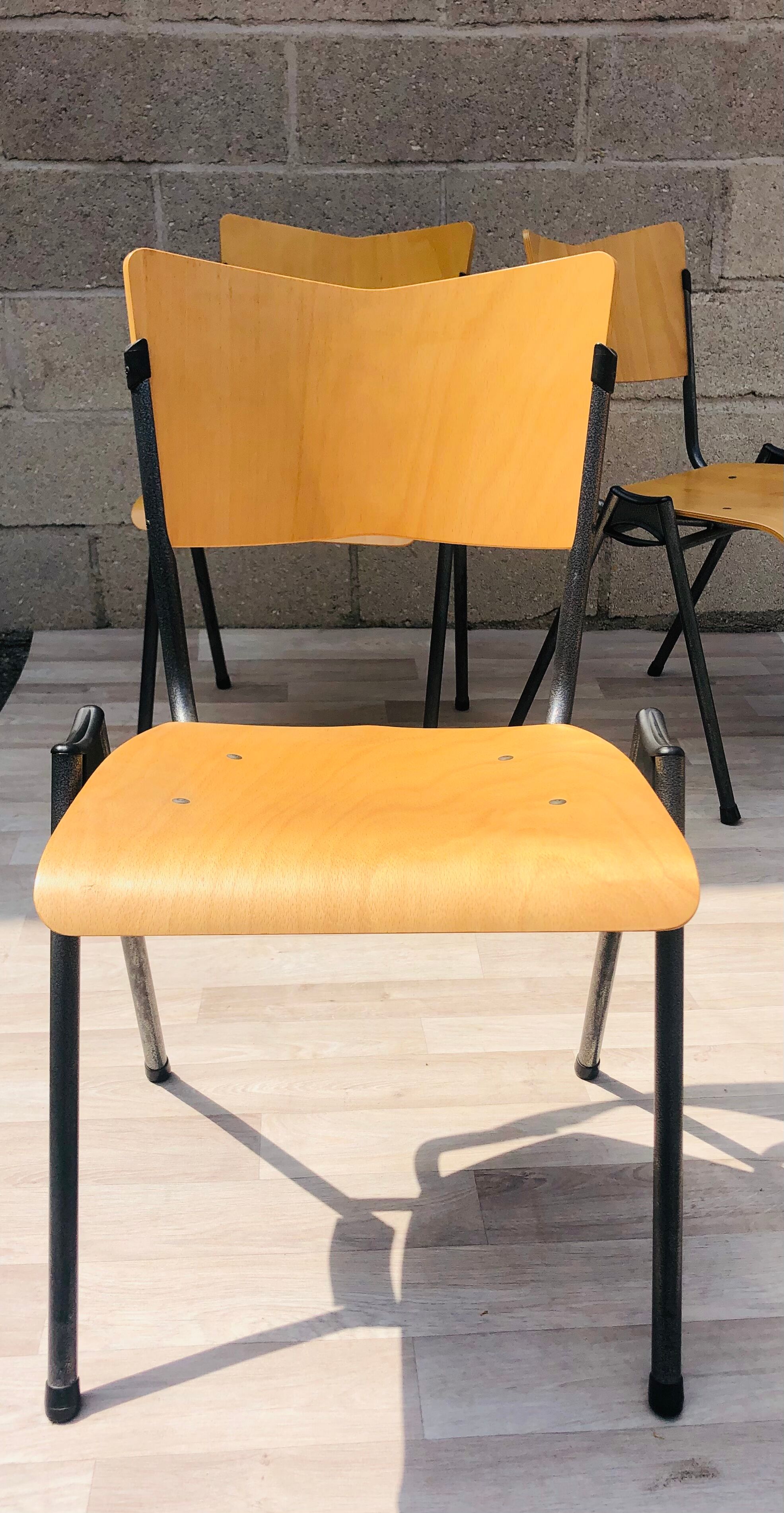 Set of 4 chairs design in wood